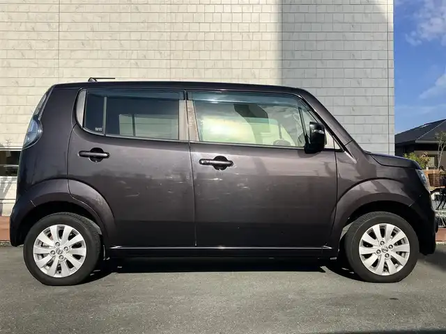 日産 モコ ドルチェX 静岡県 2015(平27)年 4.9万km アーバンブラウン エンジンスタートボタン/パワーウィンドウ/パワーステアリング/取扱説明書/アイドリングストップ/スマートキー/オートエアコン/ETC/純正ナビ/純正フロアマット/純正アルミホイール/合皮シート/ABS/盗難防止装置/オートライト/キセノン/Wエアバッグ/ナビ不良/前ナンバープレート台座ワレ