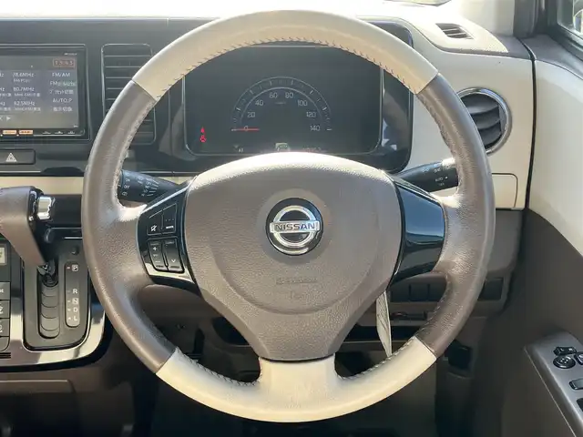 日産 モコ ドルチェX 静岡県 2015(平27)年 4.9万km アーバンブラウン エンジンスタートボタン/パワーウィンドウ/パワーステアリング/取扱説明書/アイドリングストップ/スマートキー/オートエアコン/ETC/純正ナビ/純正フロアマット/純正アルミホイール/合皮シート/ABS/盗難防止装置/オートライト/キセノン/Wエアバッグ/ナビ不良/前ナンバープレート台座ワレ