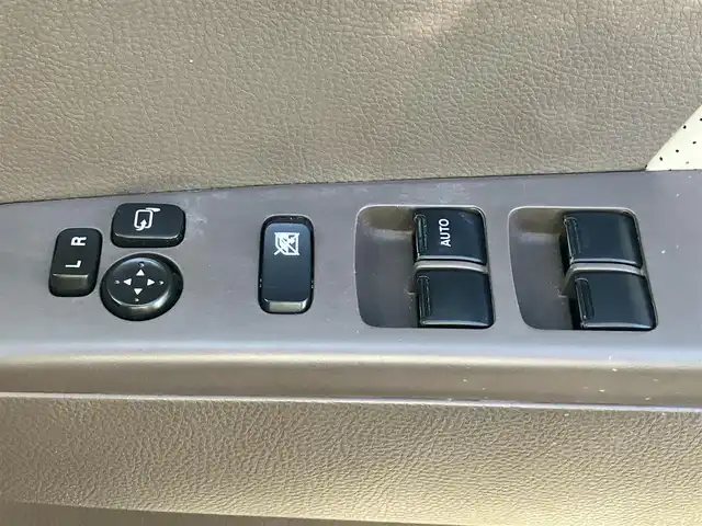 日産 モコ ドルチェX 静岡県 2015(平27)年 4.9万km アーバンブラウン エンジンスタートボタン/パワーウィンドウ/パワーステアリング/取扱説明書/アイドリングストップ/スマートキー/オートエアコン/ETC/純正ナビ/純正フロアマット/純正アルミホイール/合皮シート/ABS/盗難防止装置/オートライト/キセノン/Wエアバッグ/ナビ不良/前ナンバープレート台座ワレ