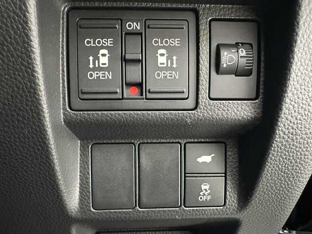 ホンダ ステップワゴン スパーダ eHEV 兵庫県 2025(令7)年 0.1千km クリスタルブラックパール 登録済未使用車/純正ナビ(CD/DVD/フルセグTV/Bluetooth）/バックカメラ/両側パワースライドドア/レーダークルーズコントロール/ハーフレザーシート/前後コーナーセンサー/電動リアゲート/衝突軽減システム/BSM/純正アルミホイール/LEDヘッドライト/オートライト/オートハイビーム