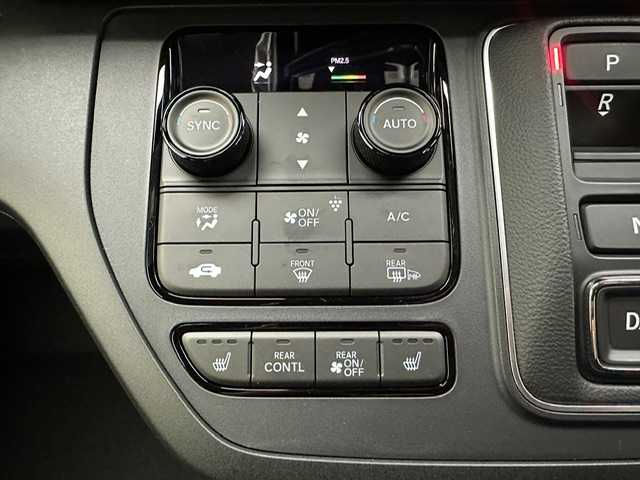 ホンダ ステップワゴン スパーダ eHEV 兵庫県 2025(令7)年 0.1千km クリスタルブラックパール 登録済未使用車/純正ナビ(CD/DVD/フルセグTV/Bluetooth）/バックカメラ/両側パワースライドドア/レーダークルーズコントロール/ハーフレザーシート/前後コーナーセンサー/電動リアゲート/衝突軽減システム/BSM/純正アルミホイール/LEDヘッドライト/オートライト/オートハイビーム