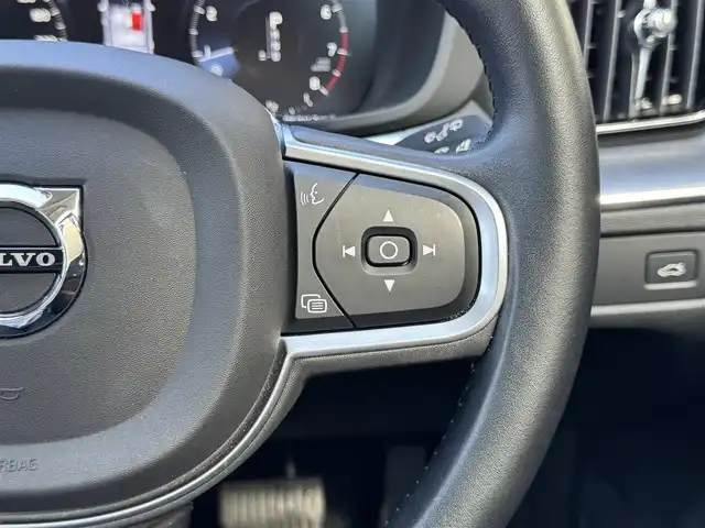 ボルボ ＸＣ６０ T5 AWD インスクリプション 静岡県 2020(令2)年 5.9万km クリスタルホワイトP 茶革シート/電動リアゲート/BLIS/純正ナビ/(CD/DVD/Bluetooth/CarPlay/フルセグ)/衝突被害軽減システム/自動駐車システム/360°カメラ/アダプティブクルーズコントロール/レーンキープアシスト/パーキングアシスト /メモリー付パワーシート/シートヒーター /スマートキー/ETC/ドライブレコーダー/フロアマット/純正18インチアルミホイール/保証書/取扱説明書/スペアキー