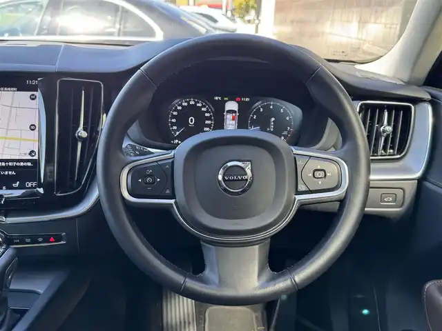 ボルボ ＸＣ６０ T5 AWD インスクリプション 静岡県 2020(令2)年 5.9万km クリスタルホワイトP 茶革シート/電動リアゲート/BLIS/純正ナビ/(CD/DVD/Bluetooth/CarPlay/フルセグ)/衝突被害軽減システム/自動駐車システム/360°カメラ/アダプティブクルーズコントロール/レーンキープアシスト/パーキングアシスト /メモリー付パワーシート/シートヒーター /スマートキー/ETC/ドライブレコーダー/フロアマット/純正18インチアルミホイール/保証書/取扱説明書/スペアキー