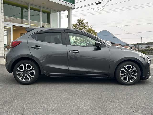 マツダ デミオ XD ツーリング 福岡県 2017(平29)年 6.3万km マシーングレープレミアムM 純正ナビ/（Bluetooth/フルセグTV/CD/DVD/AM/FM）/ターボ/クルーズコントロール/シートヒーター/i-stop/オートライト/LEDヘッドライト/HUD/純正アルミホイール/純正フロアマット/ETC/スペアキー