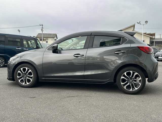 マツダ デミオ XD ツーリング 福岡県 2017(平29)年 6.3万km マシーングレープレミアムM 純正ナビ/（Bluetooth/フルセグTV/CD/DVD/AM/FM）/ターボ/クルーズコントロール/シートヒーター/i-stop/オートライト/LEDヘッドライト/HUD/純正アルミホイール/純正フロアマット/ETC/スペアキー