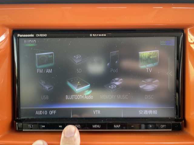 スズキ ハスラー X ターボ 沖縄県 2018(平30)年 5.8万km パッションオレンジマイカ/スペリアホワイト 社外ナビ　/　（ＡＭ／ＦＭ／ＣＤ／ＤＶＤ／ＢＴ）　/フルセグＴＶ　/デュアルカメラブレーキサポート　/シートヒーター　/ＨＩＤヘッドライト　/フォグ　/オートライト　/ステアリングスイッチ　/純正１５インチＡＷ/純正フロアマット/ETC/スマートキー2本