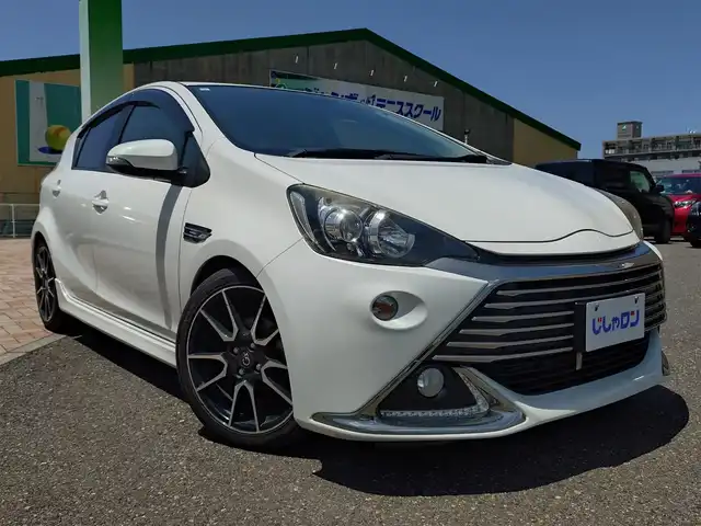 トヨタ アクア G G’s 新潟県 2014(平26)年 10.8万km ライムホワイトパールクリスタルシャイン (株)IDOMが運営する【じしゃロン新潟店】の自社ローン専用車両になります。/こちらは現金またはオートローンご利用時の価格です。自社ローンご希望の方は別途その旨お申付け下さい/社外ナビ/FM/AM/CD/DVD/視聴可能/フルセグTV視聴可能(走行中視聴可能)/Bluetooth/USB接続可能/バックカメラ/ETC/プッシュスタート/ハーフレザー/前後ドライブレコーダー(品番：DRV-MR450)/電動格納ウィンカーミラー/純正フロアマット/ECO/EVモード/スマートキー/スペアキー×１/取扱説明書