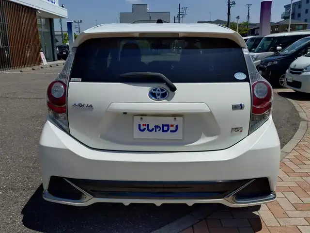 トヨタ アクア G G’s 新潟県 2014(平26)年 10.8万km ライムホワイトパールクリスタルシャイン (株)IDOMが運営する【じしゃロン新潟店】の自社ローン専用車両になります。/こちらは現金またはオートローンご利用時の価格です。自社ローンご希望の方は別途その旨お申付け下さい/社外ナビ/FM/AM/CD/DVD/視聴可能/フルセグTV視聴可能(走行中視聴可能)/Bluetooth/USB接続可能/バックカメラ/ETC/プッシュスタート/ハーフレザー/前後ドライブレコーダー(品番：DRV-MR450)/電動格納ウィンカーミラー/純正フロアマット/ECO/EVモード/スマートキー/スペアキー×１/取扱説明書