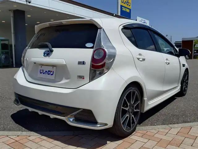 トヨタ アクア G G’s 新潟県 2014(平26)年 10.8万km ライムホワイトパールクリスタルシャイン (株)IDOMが運営する【じしゃロン新潟店】の自社ローン専用車両になります。/こちらは現金またはオートローンご利用時の価格です。自社ローンご希望の方は別途その旨お申付け下さい/社外ナビ/FM/AM/CD/DVD/視聴可能/フルセグTV視聴可能(走行中視聴可能)/Bluetooth/USB接続可能/バックカメラ/ETC/プッシュスタート/ハーフレザー/前後ドライブレコーダー(品番：DRV-MR450)/電動格納ウィンカーミラー/純正フロアマット/ECO/EVモード/スマートキー/スペアキー×１/取扱説明書