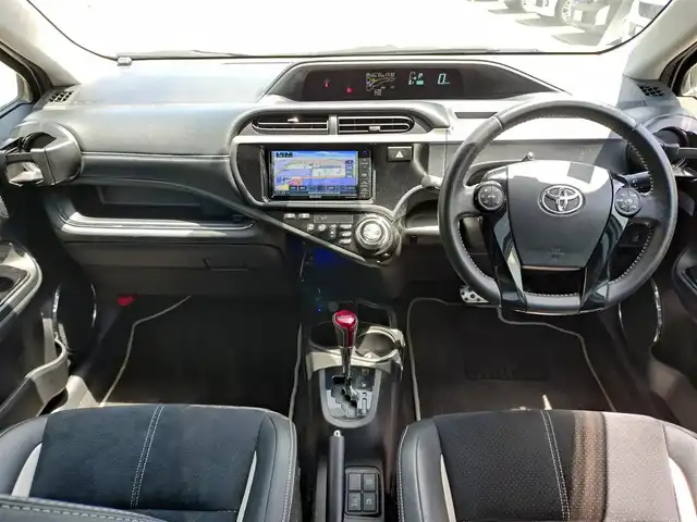 トヨタ アクア G G’s 新潟県 2014(平26)年 10.8万km ライムホワイトパールクリスタルシャイン (株)IDOMが運営する【じしゃロン新潟店】の自社ローン専用車両になります。/こちらは現金またはオートローンご利用時の価格です。自社ローンご希望の方は別途その旨お申付け下さい/社外ナビ/FM/AM/CD/DVD/視聴可能/フルセグTV視聴可能(走行中視聴可能)/Bluetooth/USB接続可能/バックカメラ/ETC/プッシュスタート/ハーフレザー/前後ドライブレコーダー(品番：DRV-MR450)/電動格納ウィンカーミラー/純正フロアマット/ECO/EVモード/スマートキー/スペアキー×１/取扱説明書