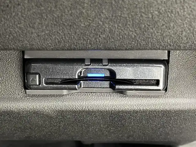 スズキ ジムニー シエラ JC 埼玉県 2022(令4)年 2万km ピュアホワイトP 4WD 純正８インチナビ　バックカメラ　スズキセーフティサポート　ＥＴＣ　ＬＥＤヘッドライト　衝突被害軽減装置　クルーズコントロール　シートヒーター　プッシュスタート　スマートキー　地デジフルセグ