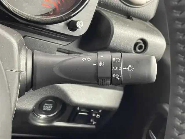 スズキ ジムニー シエラ JC 埼玉県 2022(令4)年 2万km ピュアホワイトP 4WD 純正８インチナビ　バックカメラ　スズキセーフティサポート　ＥＴＣ　ＬＥＤヘッドライト　衝突被害軽減装置　クルーズコントロール　シートヒーター　プッシュスタート　スマートキー　地デジフルセグ