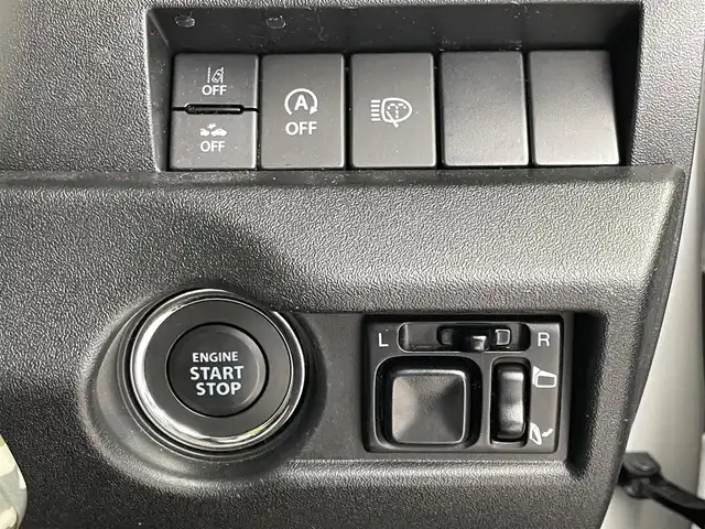 スズキ ジムニー シエラ JC 埼玉県 2022(令4)年 2万km ピュアホワイトP 4WD 純正８インチナビ　バックカメラ　スズキセーフティサポート　ＥＴＣ　ＬＥＤヘッドライト　衝突被害軽減装置　クルーズコントロール　シートヒーター　プッシュスタート　スマートキー　地デジフルセグ