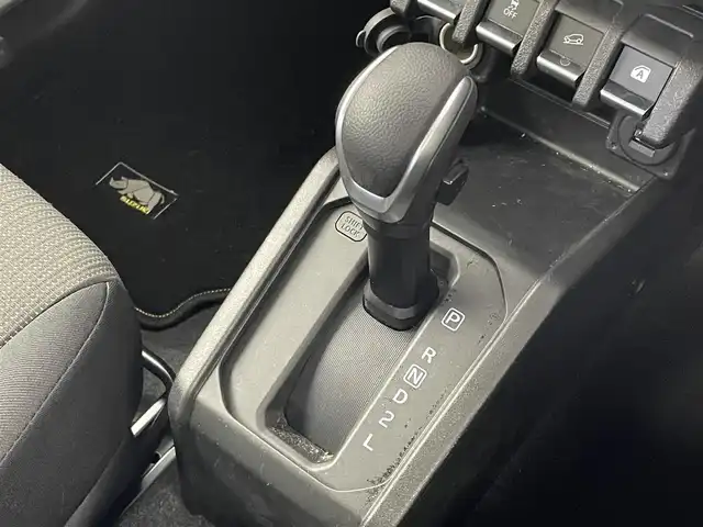スズキ ジムニー シエラ JC 埼玉県 2022(令4)年 2万km ピュアホワイトP 4WD 純正８インチナビ　バックカメラ　スズキセーフティサポート　ＥＴＣ　ＬＥＤヘッドライト　衝突被害軽減装置　クルーズコントロール　シートヒーター　プッシュスタート　スマートキー　地デジフルセグ