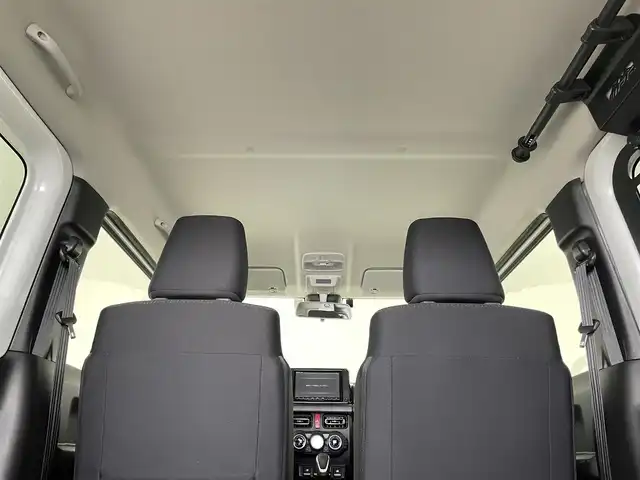 スズキ ジムニー シエラ JC 埼玉県 2022(令4)年 2万km ピュアホワイトP 4WD 純正８インチナビ　バックカメラ　スズキセーフティサポート　ＥＴＣ　ＬＥＤヘッドライト　衝突被害軽減装置　クルーズコントロール　シートヒーター　プッシュスタート　スマートキー　地デジフルセグ