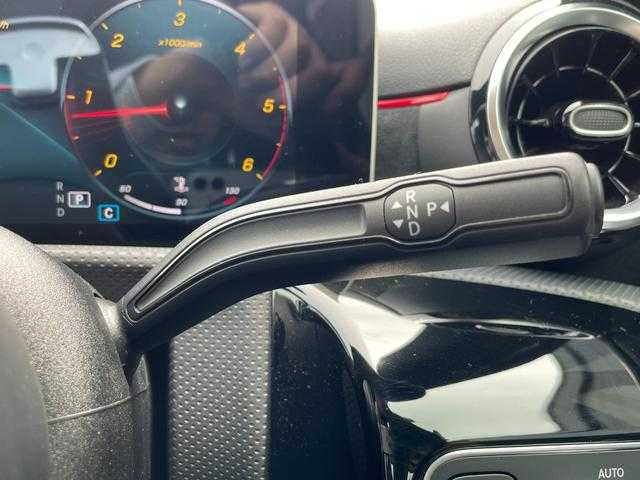メルセデス・ベンツ Ａ２００ｄ セダン AMGライン 埼玉県 2020(令2)年 5.4万km デニムブルー 黒ハーフレザーシート/純正HDDナビ/(Bluetooth/USB/フルセグ)/全周囲カメラ/ＨＵＤ/ＢＳＭ/ＡＣＣ/シートヒーター/パワーシート/純正18インチアルミホイール/ＬＥＤヘッドライト/ETC