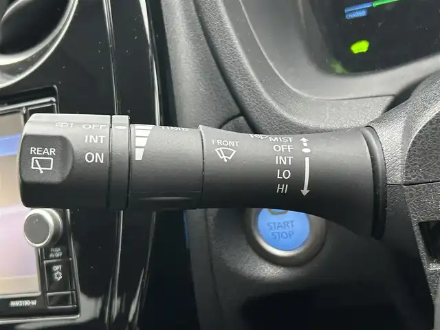 日産 ノート e－パワー X 福岡県 2020(令2)年 6.4万km ブリリアントホワイトパール ・純正ナビ/（BLUETOOTH/フルセグ/全方位カメラ/・ETC/・スペアキー/・ドライブレコーダー/・純正フロアマット/・電動格納ミラー/・コーナーセンサー/・レーンキープアシスト/・衝突軽減システム/・ドアバイザー/・スマートキー/・保証書/・取扱説明書