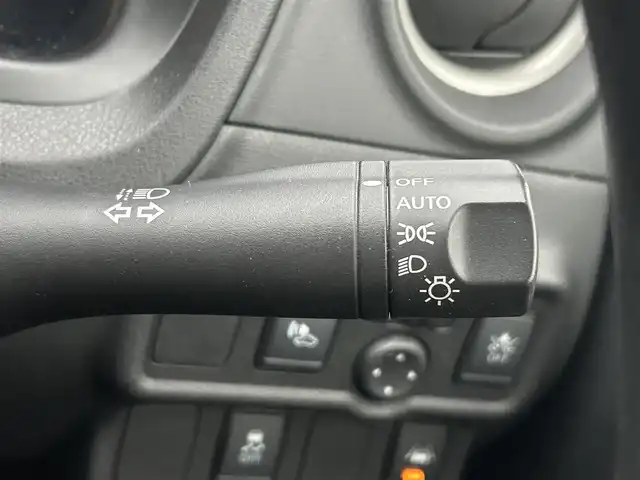 日産 ノート e－パワー X 福岡県 2020(令2)年 6.4万km ブリリアントホワイトパール ・純正ナビ/（BLUETOOTH/フルセグ/全方位カメラ/・ETC/・スペアキー/・ドライブレコーダー/・純正フロアマット/・電動格納ミラー/・コーナーセンサー/・レーンキープアシスト/・衝突軽減システム/・ドアバイザー/・スマートキー/・保証書/・取扱説明書