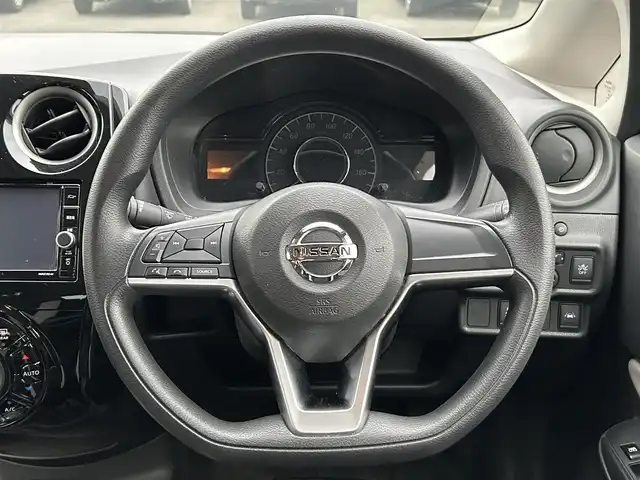 日産 ノート e－パワー X 福岡県 2020(令2)年 6.4万km ブリリアントホワイトパール ・純正ナビ/（BLUETOOTH/フルセグ/全方位カメラ/・ETC/・スペアキー/・ドライブレコーダー/・純正フロアマット/・電動格納ミラー/・コーナーセンサー/・レーンキープアシスト/・衝突軽減システム/・ドアバイザー/・スマートキー/・保証書/・取扱説明書