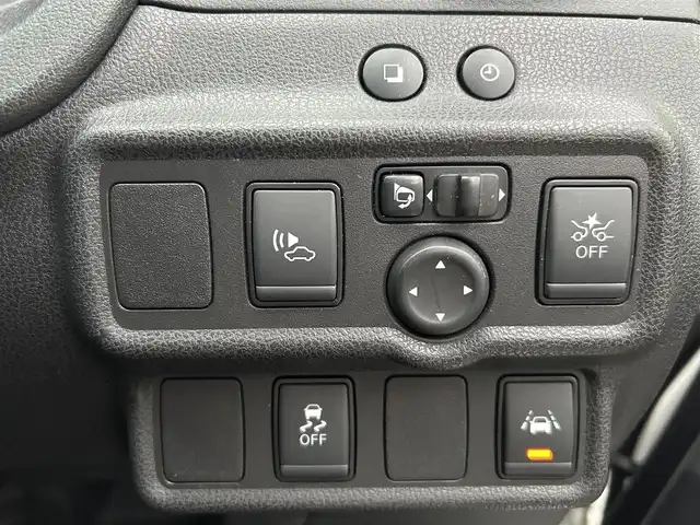 日産 ノート e－パワー X 福岡県 2020(令2)年 6.4万km ブリリアントホワイトパール ・純正ナビ/（BLUETOOTH/フルセグ/全方位カメラ/・ETC/・スペアキー/・ドライブレコーダー/・純正フロアマット/・電動格納ミラー/・コーナーセンサー/・レーンキープアシスト/・衝突軽減システム/・ドアバイザー/・スマートキー/・保証書/・取扱説明書