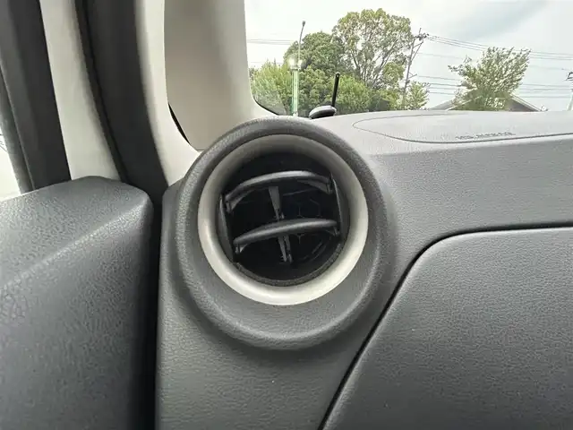 日産 ノート e－パワー X 福岡県 2020(令2)年 6.4万km ブリリアントホワイトパール ・純正ナビ/（BLUETOOTH/フルセグ/全方位カメラ/・ETC/・スペアキー/・ドライブレコーダー/・純正フロアマット/・電動格納ミラー/・コーナーセンサー/・レーンキープアシスト/・衝突軽減システム/・ドアバイザー/・スマートキー/・保証書/・取扱説明書