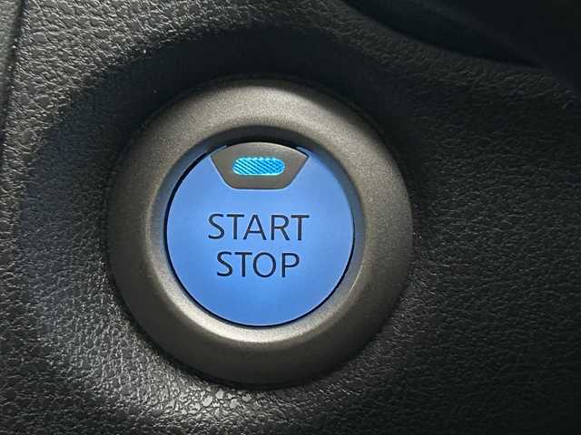 日産 ノート e－パワー X 福岡県 2020(令2)年 6.4万km ブリリアントホワイトパール ・純正ナビ/（BLUETOOTH/フルセグ/全方位カメラ/・ETC/・スペアキー/・ドライブレコーダー/・純正フロアマット/・電動格納ミラー/・コーナーセンサー/・レーンキープアシスト/・衝突軽減システム/・ドアバイザー/・スマートキー/・保証書/・取扱説明書