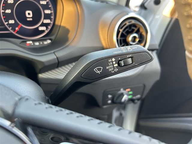 アウディ Ｑ２ 30TFSI 滋賀県 2020(令2)年 3.4万km 白 ・前後ドライブレコーダー/・パワーバックドア/・ACC/・LKA/・オートハイビーム/・シートヒーター