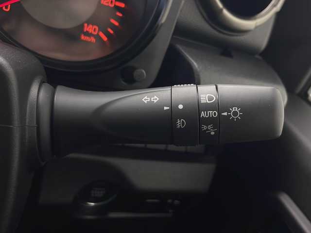 スズキ ジムニー XC 秋田県 2024(令6)年 0.1万km ブルーイッシュブラックパール3 ４WD/9インチディスプレイオーディオ /ワンオーナー　/３インチリフトアップ　/シーケンシャルLEDテールランプ　/２色切り替えLEDフォグランプ　/リアパーキングセンサー　/LEDウィンカー　/ウィンカーミラー /スマートキー/プッシュスタート /アイドリングストップ/オートライト/オートエアコン /クリアランスソナー /ヒルディセンスコントロール/衝突被害軽減システム/横滑り防止装置/クルーズコントロール/レーンキープアシスト/前席シートヒーター/USBポート/革巻きステアリング/黒革調シートカバー/純正フロアマット/LED室内灯/社外タイヤカバー/リアガラスフィルム施工/取扱説明書/保証書/サイドバイザー /コーナーセンサー /電格ミラー