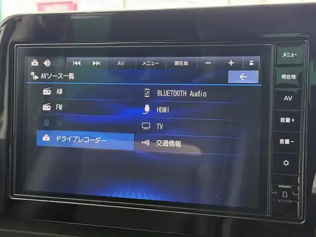 日産 セレナ ハイウェイスター V 千葉県 2023(令5)年 2.3万km プリズムホワイト 純正ナビ　（MM222D-2）/　（BT/AM/FM）/フルセグ/プロパイロット/　・ハンドル支援/　・側方支援/　・後方支援/　・先行車発進お知らせ/　・標識検知/　・駐車支援/　・ふらつき防止/レーダークルーズコントロール/全方位カメラ/ETC2.0/HDMI/純正ナビ連動ドラレコ