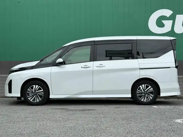 日産 セレナ ハイウェイスター V 千葉県 2023(令5)年 2.3万km プリズムホワイト 純正ナビ　（MM222D-2）/　（BT/AM/FM）/フルセグ/プロパイロット/　・ハンドル支援/　・側方支援/　・後方支援/　・先行車発進お知らせ/　・標識検知/　・駐車支援/　・ふらつき防止/レーダークルーズコントロール/全方位カメラ/ETC2.0/HDMI/純正ナビ連動ドラレコ