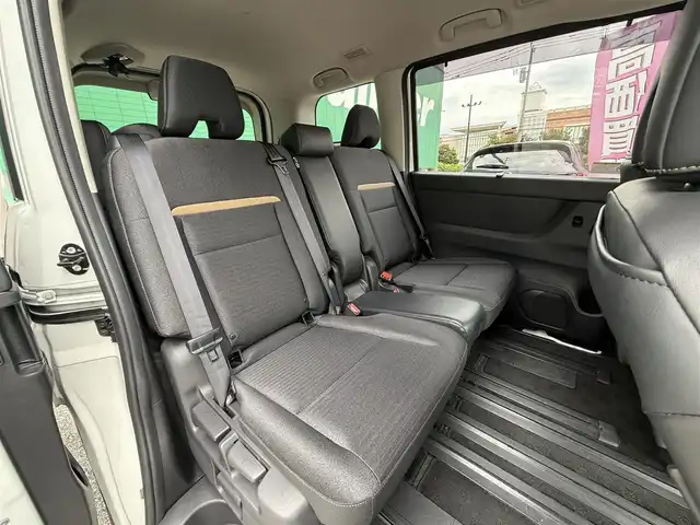日産 セレナ ハイウェイスター V 千葉県 2023(令5)年 2.3万km プリズムホワイト 純正ナビ　（MM222D-2）/　（BT/AM/FM）/フルセグ/プロパイロット/　・ハンドル支援/　・側方支援/　・後方支援/　・先行車発進お知らせ/　・標識検知/　・駐車支援/　・ふらつき防止/レーダークルーズコントロール/全方位カメラ/ETC2.0/HDMI/純正ナビ連動ドラレコ
