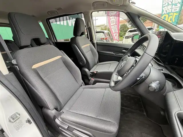 日産 セレナ ハイウェイスター V 千葉県 2023(令5)年 2.3万km プリズムホワイト 純正ナビ　（MM222D-2）/　（BT/AM/FM）/フルセグ/プロパイロット/　・ハンドル支援/　・側方支援/　・後方支援/　・先行車発進お知らせ/　・標識検知/　・駐車支援/　・ふらつき防止/レーダークルーズコントロール/全方位カメラ/ETC2.0/HDMI/純正ナビ連動ドラレコ
