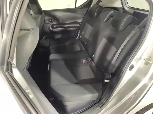 トヨタ アクア S スタイルブラック 神奈川県 2019(令1)年 5万km シルバーM 純正7型SDナビゲーション【NSZT-W68T】/AM FM フルセグ CD DVD SD/バックカメラ/パーキングサポートブレーキ/クリアランスソナー/先行車発進お知らせ機能/レーンディパーチャーアラート/ビルトインETC2.0 /前方ドライブレコーダー/ステアリングリモコン/純正フロアマット/LEDヘッドライト/オートライト/オートマチックハイビーム/プッシュスタート/スマートキー