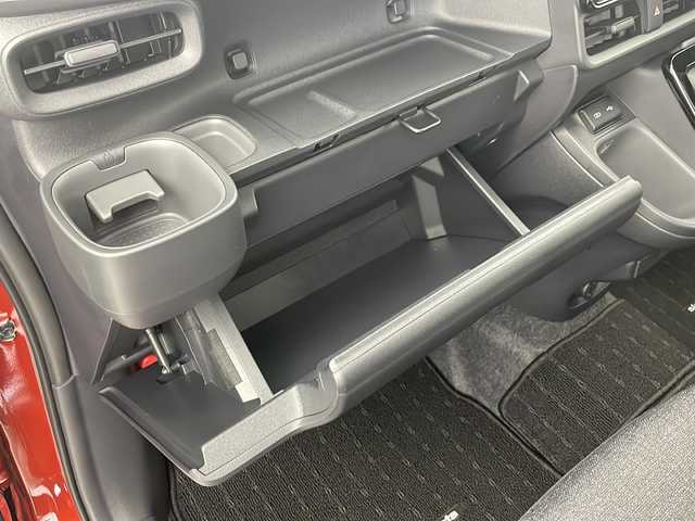 トヨタ シエンタ ハイブリッド Z 新潟県 2024(令6)年 0.3万km スカーレットメタリック 10.5インチディスプレイオーディオ/（BT/FM/AM/フルセグTV/Mira cast)/パノラミックビューモニター/トヨタチームメイトアドバンスパーク/ステアリングスイッチ/両側パワースライドドア/ブラインドスポットモニター/オートマチックハイビーム/サンシェード/電格ミラー/ドアバイザー/ETC2.0/取扱説明書/保証書/整備記録簿
