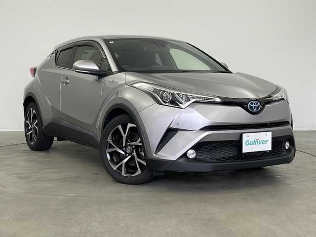 トヨタ Ｃ－ＨＲ G 新潟県 2017(平29)年 2.4万km メタルストリームM ディーラー純正9インチナビ/(NSZT-Y66T)/(CD.DVD.SD.フルセグ.Bluetooth)/バックカメラ/トヨタセーフティセンス/・プリクラッシュセーフティ/・レーダークルーズコントロール/・レーンキープアシスト/・オートマチックハイビーム/ブラインドスポットモニター/LEDオートライト/革巻きステアリング/ステアリングリモコン/コーナーセンサー/ドライブレコーダー/EVモード/電子制御パーキングブレーキ/ブレーキホールド/プッシュスタート/スマートキー/純正フロアマット