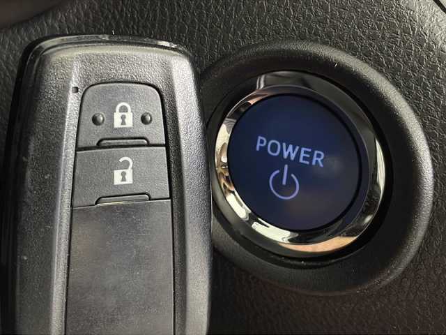 トヨタ Ｃ－ＨＲ G 新潟県 2017(平29)年 2.4万km メタルストリームM ディーラー純正9インチナビ/(NSZT-Y66T)/(CD.DVD.SD.フルセグ.Bluetooth)/バックカメラ/トヨタセーフティセンス/・プリクラッシュセーフティ/・レーダークルーズコントロール/・レーンキープアシスト/・オートマチックハイビーム/ブラインドスポットモニター/LEDオートライト/革巻きステアリング/ステアリングリモコン/コーナーセンサー/ドライブレコーダー/EVモード/電子制御パーキングブレーキ/ブレーキホールド/プッシュスタート/スマートキー/純正フロアマット