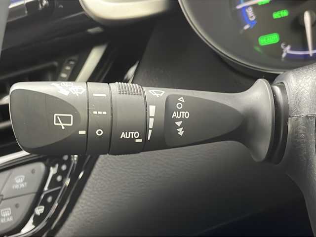 トヨタ Ｃ－ＨＲ G 新潟県 2017(平29)年 2.4万km メタルストリームM ディーラー純正9インチナビ/(NSZT-Y66T)/(CD.DVD.SD.フルセグ.Bluetooth)/バックカメラ/トヨタセーフティセンス/・プリクラッシュセーフティ/・レーダークルーズコントロール/・レーンキープアシスト/・オートマチックハイビーム/ブラインドスポットモニター/LEDオートライト/革巻きステアリング/ステアリングリモコン/コーナーセンサー/ドライブレコーダー/EVモード/電子制御パーキングブレーキ/ブレーキホールド/プッシュスタート/スマートキー/純正フロアマット