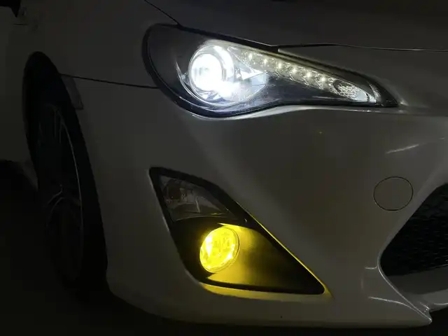 トヨタ ８６ GT リミテッド 群馬県 2012(平24)年 5.8万km サテンホワイトパール 社外ナビ（AVIC-ZH99）/　フルセグTV/Bluetooth/MSV/FM/AM/ETC/シートヒーター /プッシュスタート/パドルシフト/フォグランプ/HIDヘッドライト/オートライト /防眩ルームミラー/純正17インチアルミホイール