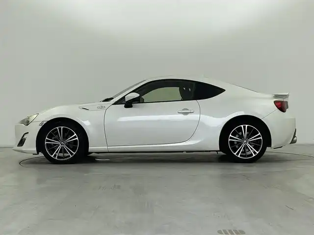 トヨタ ８６ GT リミテッド 群馬県 2012(平24)年 5.8万km サテンホワイトパール 社外ナビ（AVIC-ZH99）/　フルセグTV/Bluetooth/MSV/FM/AM/ETC/シートヒーター /プッシュスタート/パドルシフト/フォグランプ/HIDヘッドライト/オートライト /防眩ルームミラー/純正17インチアルミホイール