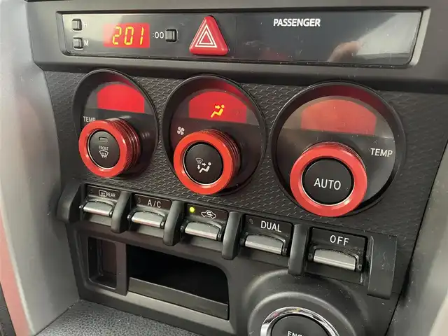 トヨタ ８６ GT リミテッド 群馬県 2012(平24)年 5.8万km サテンホワイトパール 社外ナビ（AVIC-ZH99）/　フルセグTV/Bluetooth/MSV/FM/AM/ETC/シートヒーター /プッシュスタート/パドルシフト/フォグランプ/HIDヘッドライト/オートライト /防眩ルームミラー/純正17インチアルミホイール