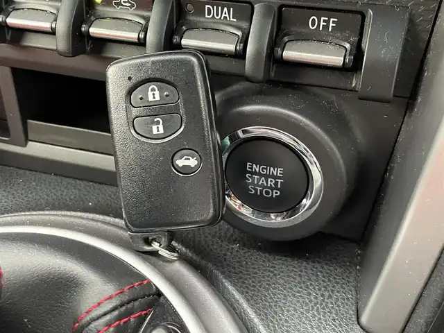 トヨタ ８６ GT リミテッド 群馬県 2012(平24)年 5.8万km サテンホワイトパール 社外ナビ（AVIC-ZH99）/　フルセグTV/Bluetooth/MSV/FM/AM/ETC/シートヒーター /プッシュスタート/パドルシフト/フォグランプ/HIDヘッドライト/オートライト /防眩ルームミラー/純正17インチアルミホイール