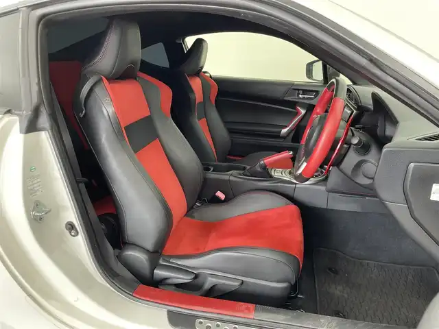 トヨタ ８６ GT リミテッド 群馬県 2012(平24)年 5.8万km サテンホワイトパール 社外ナビ（AVIC-ZH99）/　フルセグTV/Bluetooth/MSV/FM/AM/ETC/シートヒーター /プッシュスタート/パドルシフト/フォグランプ/HIDヘッドライト/オートライト /防眩ルームミラー/純正17インチアルミホイール
