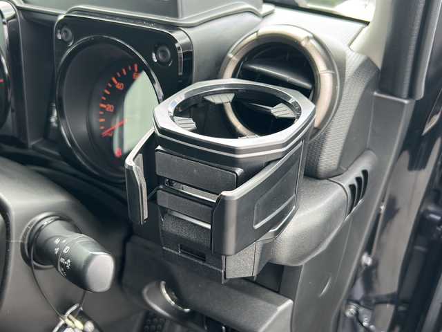 スズキ ジムニー XC 岐阜県 2022(令4)年 1.2万km ブルーイッシュブラックパール3 登録時走行距離：11634km/ワンオーナー/純正SDナビ/バックカメラ/フルセグテレビ・BT・CD・DVD/ETC/クルーズコントロール/前席シートヒーター/前後ドライブレコーダー/デュアルセンサーブレーキサポート/レーンキープアシスト/LEDヘッドライト/フォグランプ/オートライト/ウィンカーミラー/純正アルミホイール/後付けドリンクホルダー/保証書/取扱説明書/スペアキー