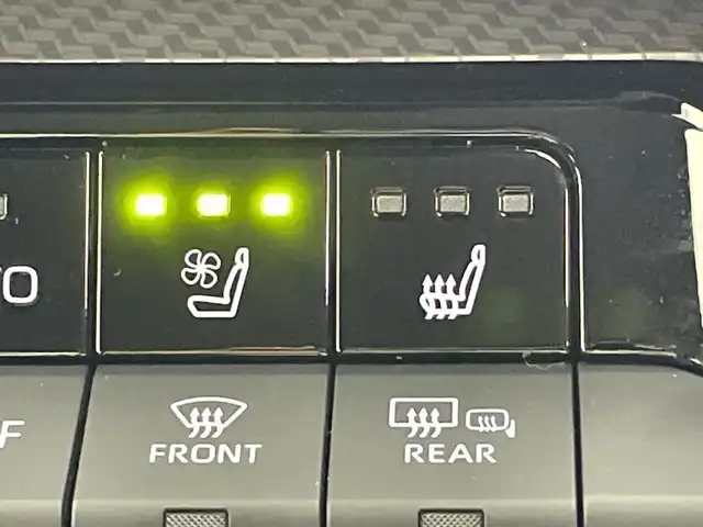 トヨタ プリウス Z 群馬県 2024(令6)年 1.4万km プラチナホワイトパールマイカ 純正１２．３型ナビ　全周囲カメラ　レザーシート　シートヒーター　エアシート　パワーシート　パワーバックドア　置くだけ充電　ドラレコ付きデジタルインナーミラー　ＢＳＭ　ビルトインＥＴＣ２．０　禁煙車