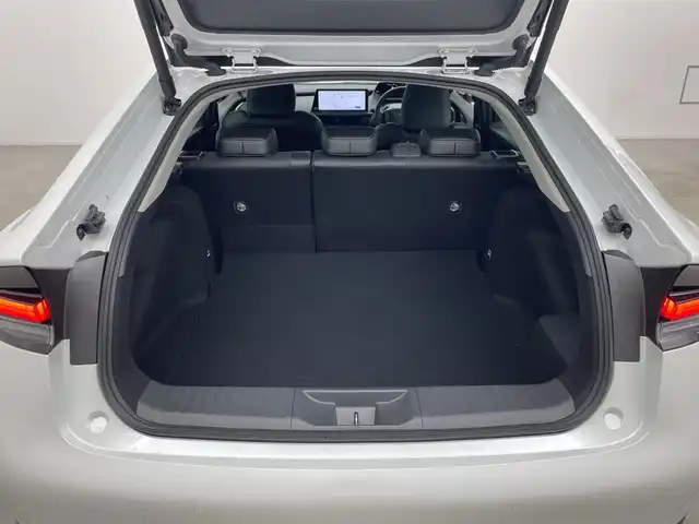 トヨタ プリウス Z 群馬県 2024(令6)年 1.4万km プラチナホワイトパールマイカ 純正１２．３型ナビ　全周囲カメラ　レザーシート　シートヒーター　エアシート　パワーシート　パワーバックドア　置くだけ充電　ドラレコ付きデジタルインナーミラー　ＢＳＭ　ビルトインＥＴＣ２．０　禁煙車