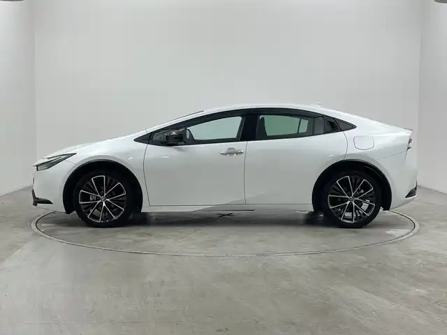 トヨタ プリウス Z 群馬県 2024(令6)年 1.4万km プラチナホワイトパールマイカ 純正１２．３型ナビ　全周囲カメラ　レザーシート　シートヒーター　エアシート　パワーシート　パワーバックドア　置くだけ充電　ドラレコ付きデジタルインナーミラー　ＢＳＭ　ビルトインＥＴＣ２．０　禁煙車