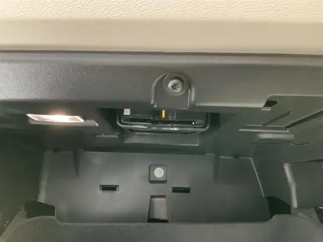 ボルボ ボルボ ＸＣ６０ アルティメット B5 AWD 熊本県 2023(令5)年 2万km グレー ・スマートキー/・プッシュスタート/・パノラマサンルーフ /・PilotAssist/・レーンキーピングエイド/・ロードサインインフォメーション/・前車発進通知/・衝突回避/・パークアシスト/・車間警告/・ドライバーアラート/・クロストラフィックアラート/・レーンアシスト/・オートハイビーム/・クルーズコントロール(追従式)/・グレー革シート/・前席パワーシート/・前席エアシート /・全席シートヒーター /・ハンドルヒーター /・純正メモリナビ/　【Bluetooth・USB・AppleCarPlay・AndroidAuto】/・harman/kardonサウンドシステム/・全方位カメラ/・ETC/・パワーバックドア/・LEDヘッドランプ/・LEDフォグランプ/・純正マット/・保証書/取説