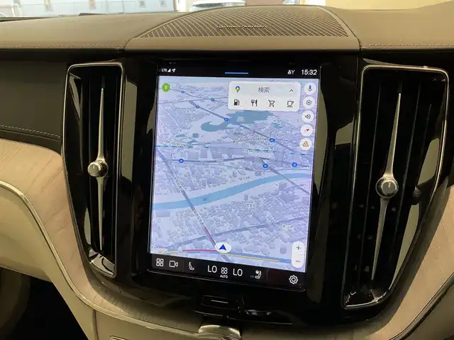 ボルボ ボルボ ＸＣ６０ アルティメット B5 AWD 熊本県 2023(令5)年 2万km グレー ・スマートキー/・プッシュスタート/・パノラマサンルーフ /・PilotAssist/・レーンキーピングエイド/・ロードサインインフォメーション/・前車発進通知/・衝突回避/・パークアシスト/・車間警告/・ドライバーアラート/・クロストラフィックアラート/・レーンアシスト/・オートハイビーム/・クルーズコントロール(追従式)/・グレー革シート/・前席パワーシート/・前席エアシート /・全席シートヒーター /・ハンドルヒーター /・純正メモリナビ/　【Bluetooth・USB・AppleCarPlay・AndroidAuto】/・harman/kardonサウンドシステム/・全方位カメラ/・ETC/・パワーバックドア/・LEDヘッドランプ/・LEDフォグランプ/・純正マット/・保証書/取説