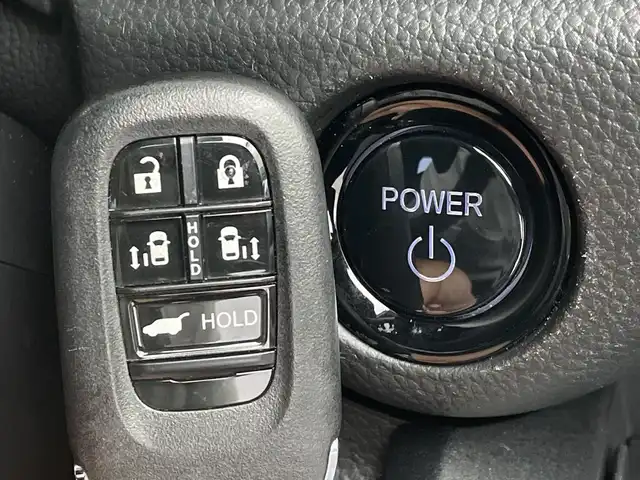 ホンダ ステップワゴン スパーダ eHEV 新潟県 2022(令4)年 6.1万km クリスタルブラックパール 純正メモリナビ/　フルセグTV/Bluetooth/CD/DVD/USB/HDMI/レーダークルーズコントロール/ブラインドスポットインフォメーション/衝突被害軽減ブレーキ/レーンキープアシスト/前後コーナーセンサー/パワーバックドア/ハーフレザーシート/前席シートヒーター/両側パワースライドドア/前後ドライブレコーダー/バックモニター/ビルトインETC/横滑り防止装置/LEDヘッドライト/オートマチックハイビーム/オートライト/パドルシフト/レザーステアリング/ステアリングスイッチ/禁煙車