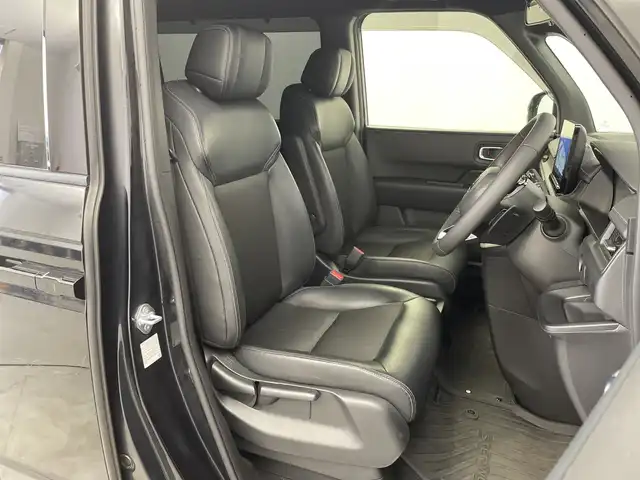 ホンダ ステップワゴン スパーダ eHEV 新潟県 2022(令4)年 6.1万km クリスタルブラックパール 純正メモリナビ/　フルセグTV/Bluetooth/CD/DVD/USB/HDMI/レーダークルーズコントロール/ブラインドスポットインフォメーション/衝突被害軽減ブレーキ/レーンキープアシスト/前後コーナーセンサー/パワーバックドア/ハーフレザーシート/前席シートヒーター/両側パワースライドドア/前後ドライブレコーダー/バックモニター/ビルトインETC/横滑り防止装置/LEDヘッドライト/オートマチックハイビーム/オートライト/パドルシフト/レザーステアリング/ステアリングスイッチ/禁煙車